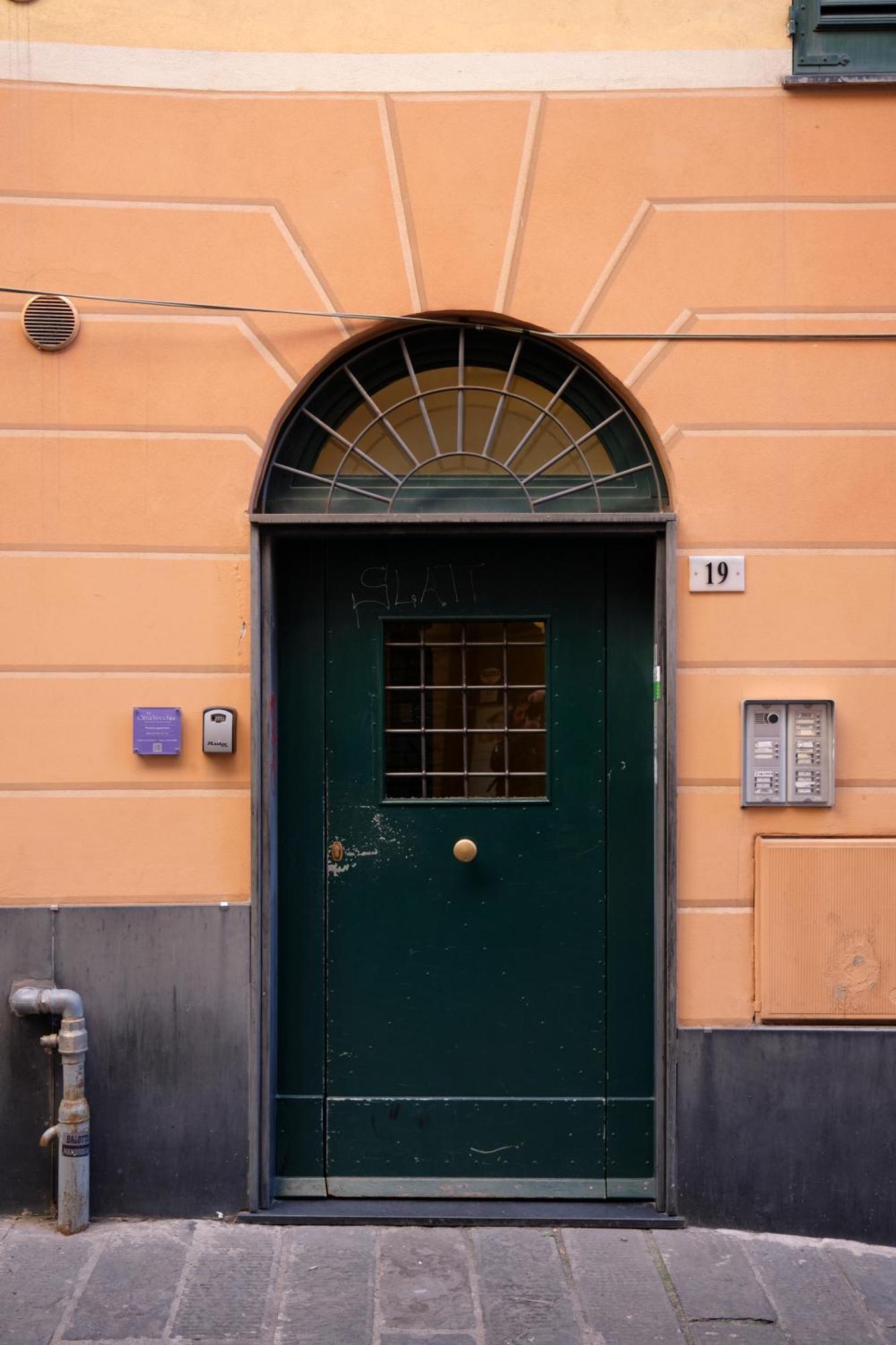 Prione'S Apartment Bis Генуя Экстерьер фото